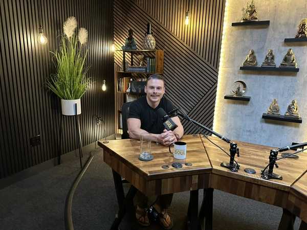 Jeremy Ryan Slate behind the scenes at Next Level Soul podcast - Command Your Brand booking)